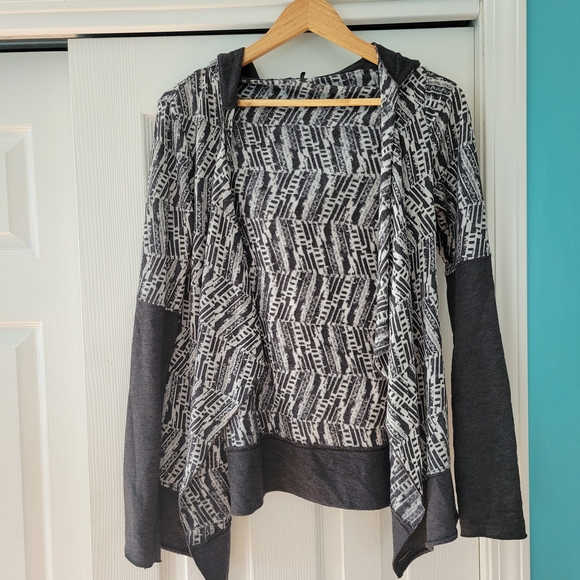 Prana Sweaters - Women's prAna Black and White Geometric Hooded Cardigan Size S